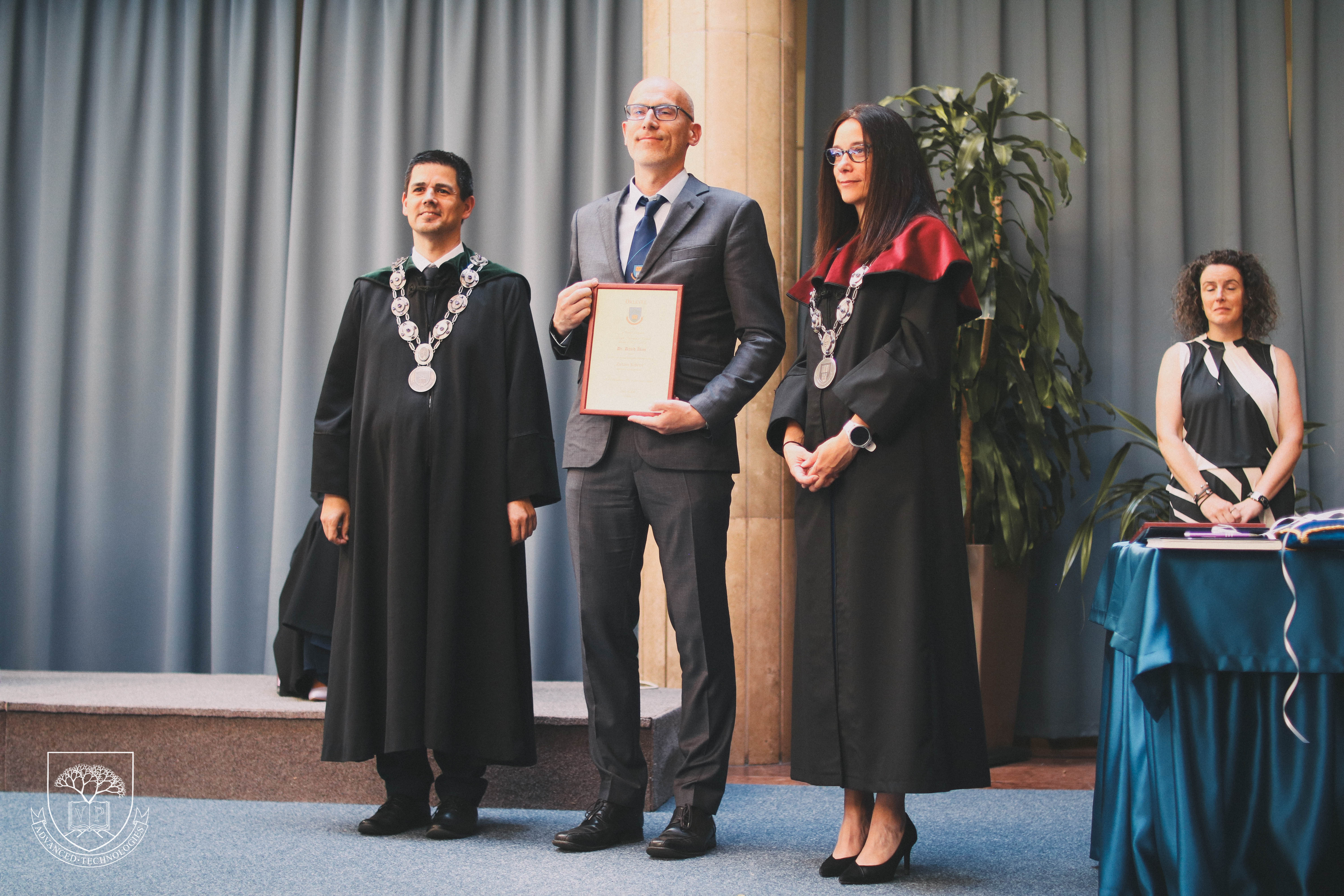 Dr. Dávid Ákos
